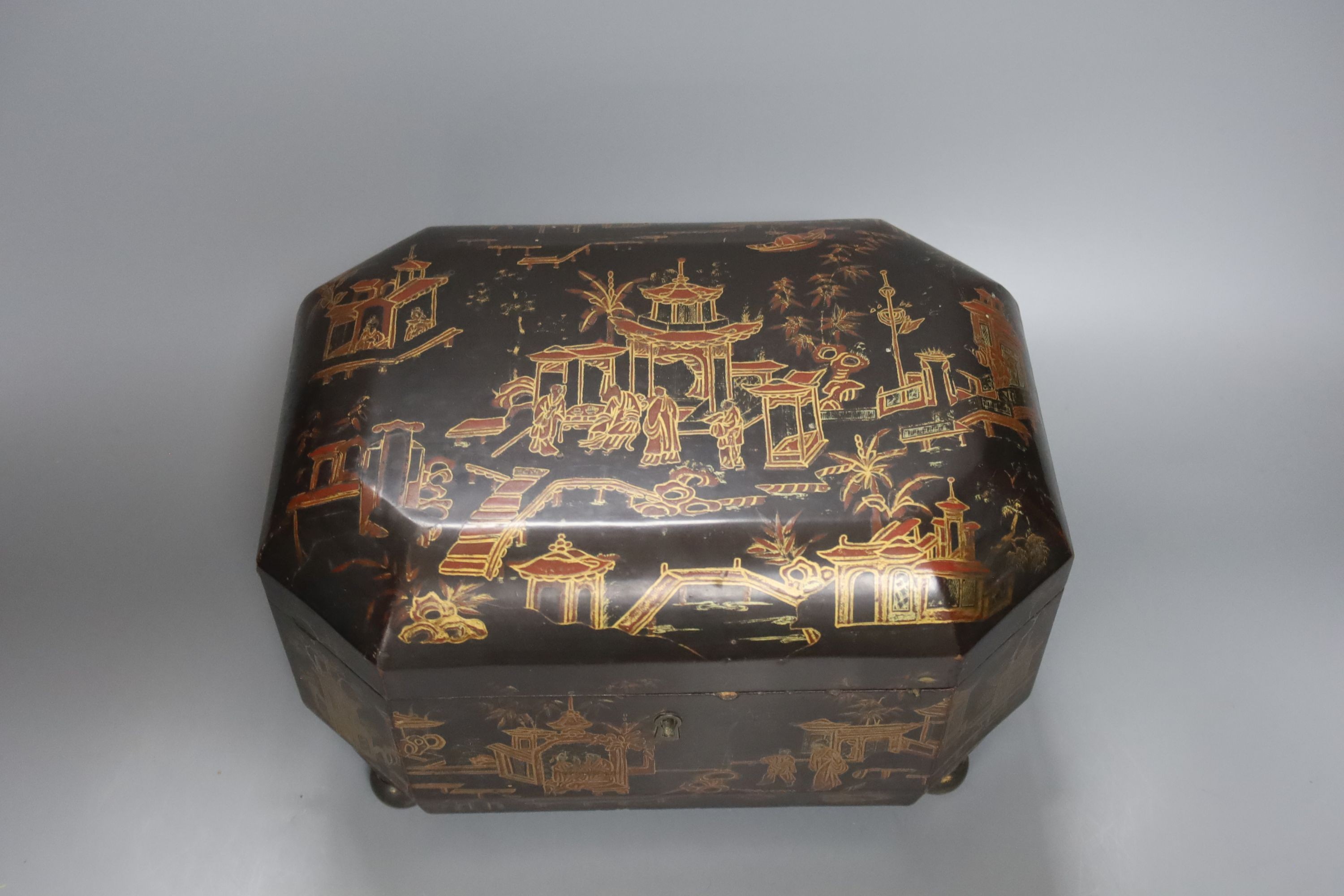 An early 19th century chinoiserie gilt japanned box 27cm